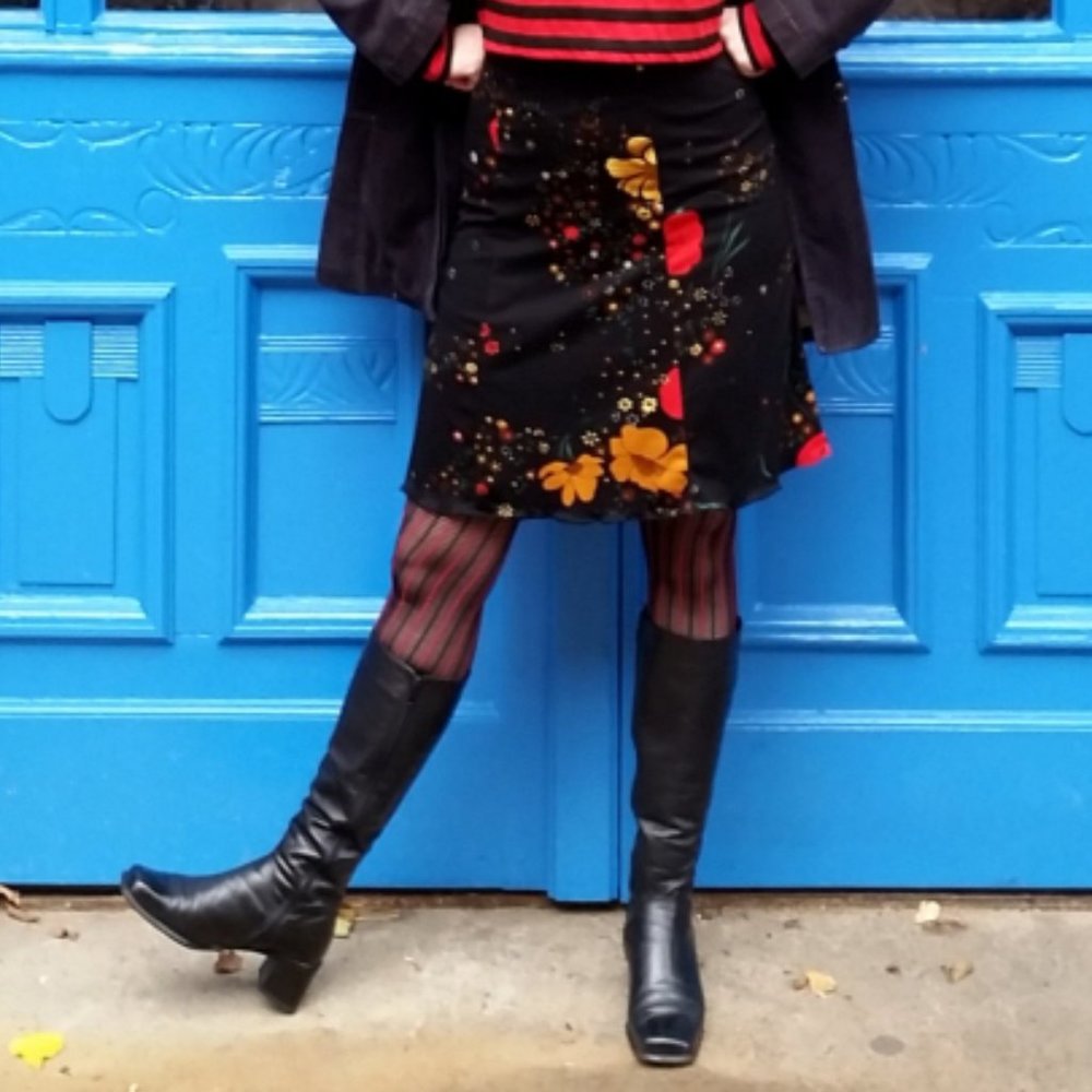 Vintage High Waisted Skirt (S/M)